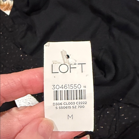 Gorgeous NWT “LOFT” Sweater turtleneck with gold threads throughout the sleeves - Picture 4 of 7